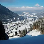 Mansion In Eben Near Salzburger Sportwelt *