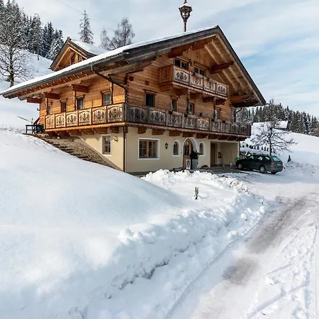 Dom wakacyjny Mansion In Eben Near Salzburger Sportwelt